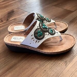 Clarks Artisan White Leather Sandals
Womens 8M Turquoise Silver